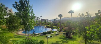 Cabo negro Lilac's garden