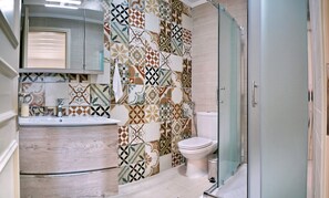 Hair dryer, towels, soap, shampoo - Ouzo Traditional House with Private Pool and Parking (Plomari)