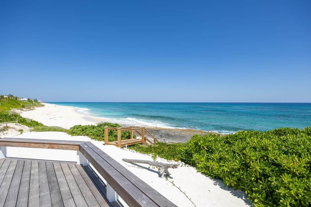 Plage, chaises longues, serviettes de plage