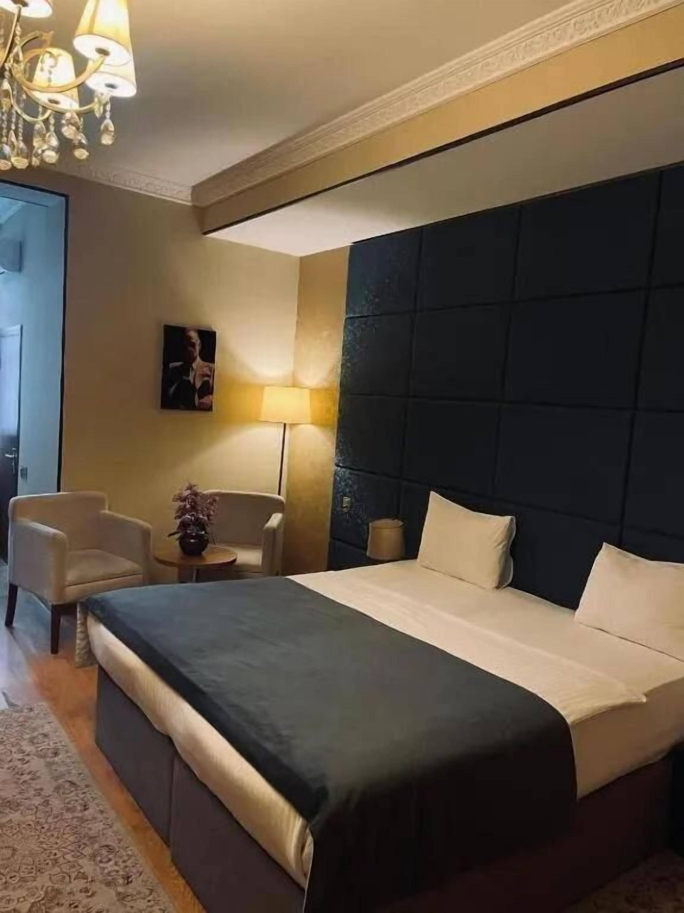 Family Room, City View | Peralatan tempat tidur premium, katil Select Comfort, bar mini 