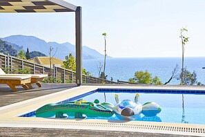 Outdoor pool - Villa Iris (Corfu)