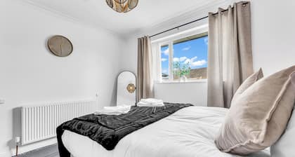 Mallory House: 2BR 10 Minutes from Alton Towers with Parking