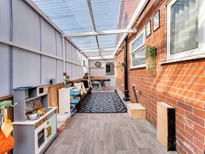 Children’s area - Tower House: 2BR 10 Minutes from Alton Towers (Cheadle)