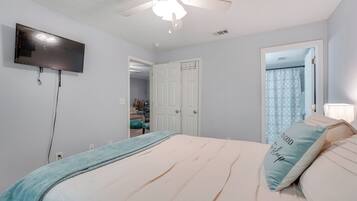2 bedrooms, desk, iron/ironing board, travel crib