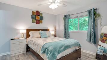 2 bedrooms, desk, iron/ironing board, travel crib