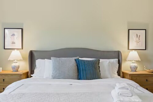 4 BR/3 BA, Pets OK, In-Unit W/D, Longer Stays OK, In-Unit W/D