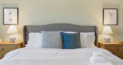 4 BR/3 BA, Pets OK, In-Unit W/D, Longer Stays OK, In-Unit W/D