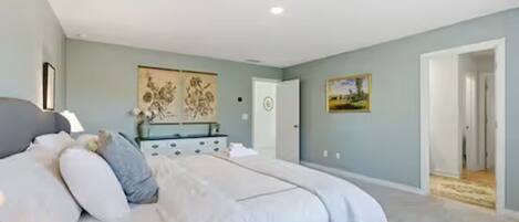 4 عدّة غرف نوم ومكواة/لوح كي وواي فاي وملاءات أسرّة