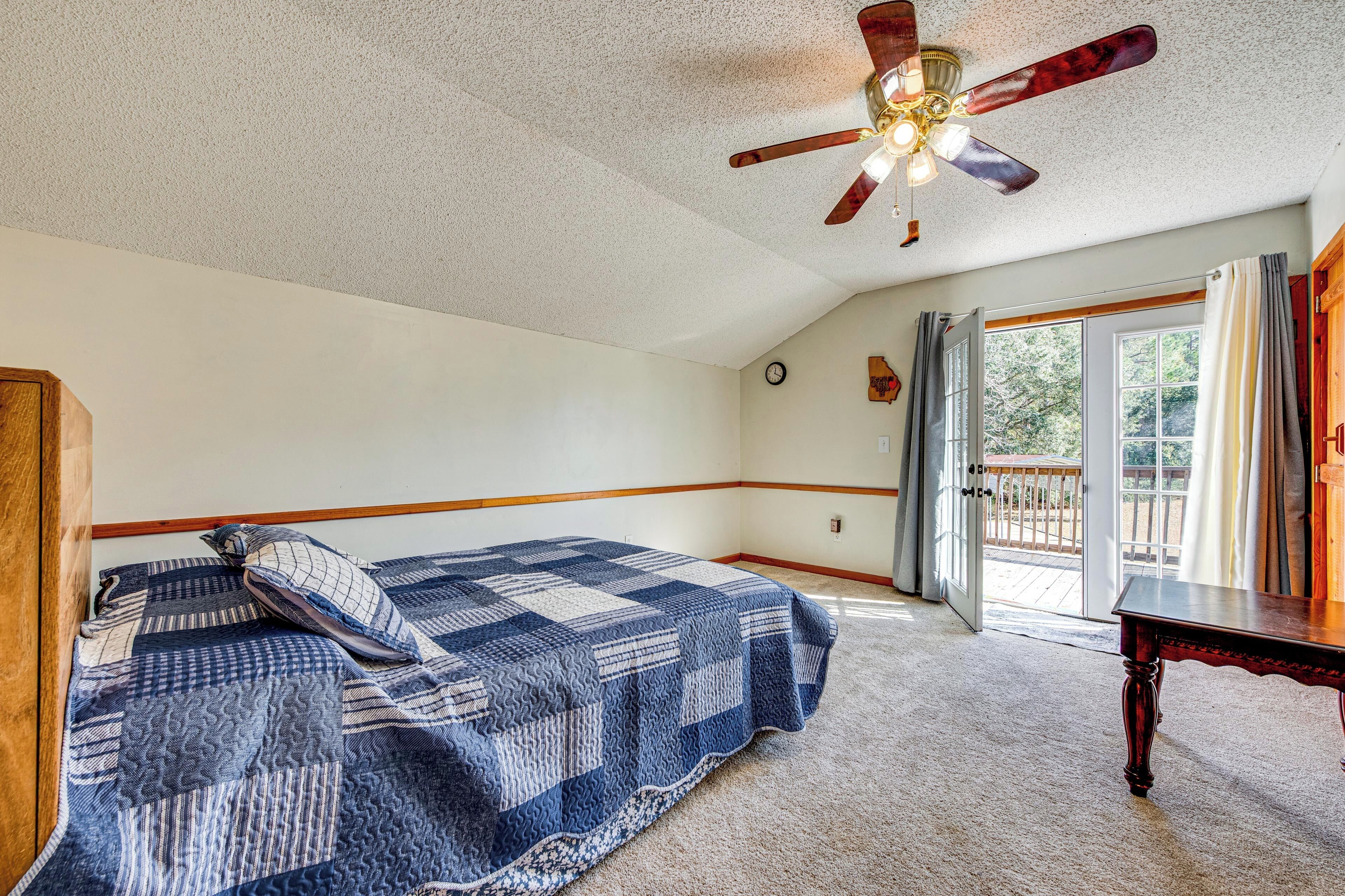 1 bedroom, desk, iron/ironing board, internet