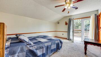 1 bedroom, desk, iron/ironing board, internet