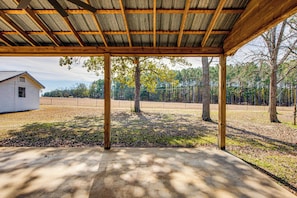 Property grounds - Cozy Barn Apt w/ 5-Acre Pond in South Georgia! (Doerun)