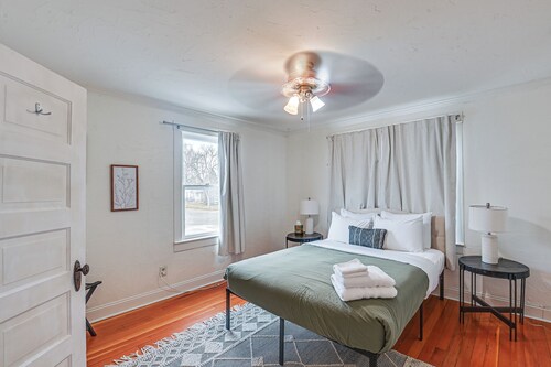 Walk to Everything! Historic Billings Home w/ Deck