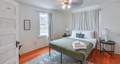 Walk to Everything! Historic Billings Home w/ Deck