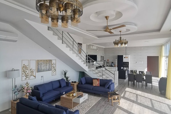 Lovely ground floor living room with an open kitchen with full day light