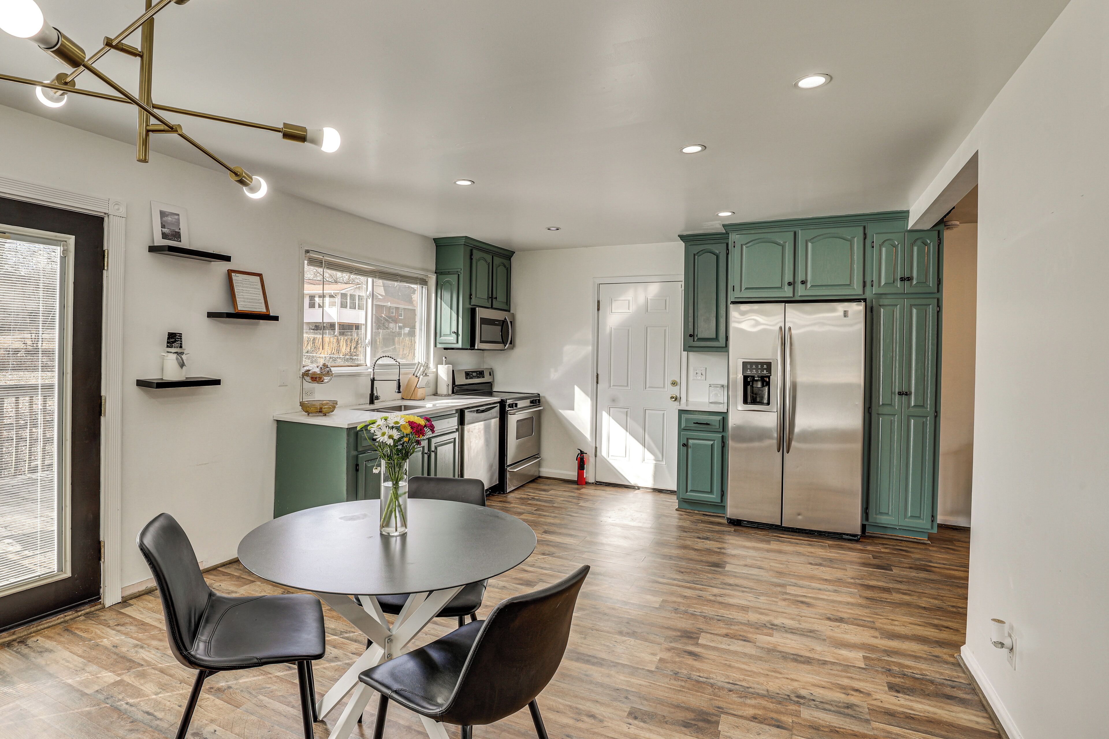 Fridge, microwave, stovetop, dishwasher