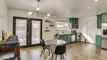 Fridge, microwave, stovetop, dishwasher