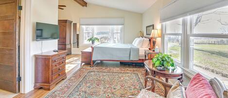 Bureau, fer et planche à repasser, accès Internet, draps fournis