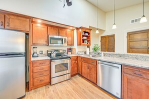 Fridge, microwave, stovetop, dishwasher - Bourbon Country Escape! Spacious Home w/ Fire Pit (Taylorsville)