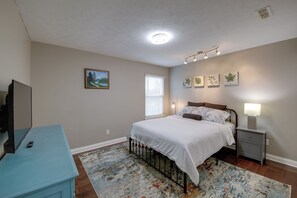 5 habitaciones, tabla de planchar con plancha, cuna de viaje y internet