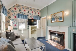 TV, fireplace - 1 Mi to Black Mountain: Home w/ Hot Tub Access (Jackson)