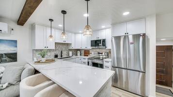 Fridge, microwave, stovetop, dishwasher