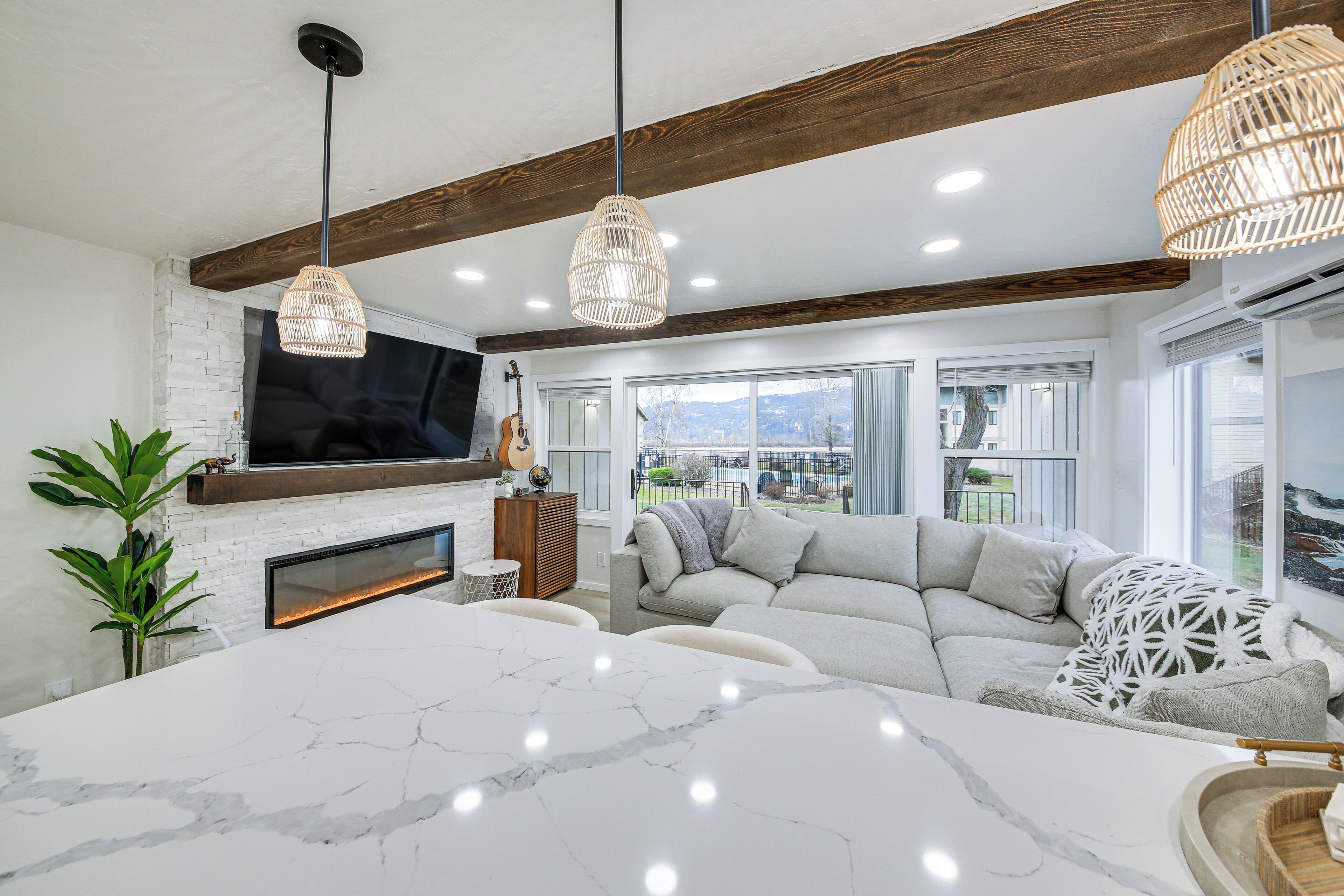 Télévision, cheminée, jeux vidéo