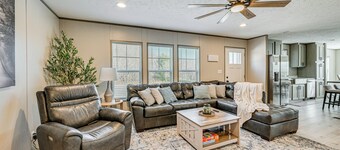 Cozy Hillside Retreat Near Dale Hollow Lake!