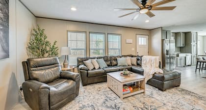 Cozy Hillside Retreat Near Dale Hollow Lake!