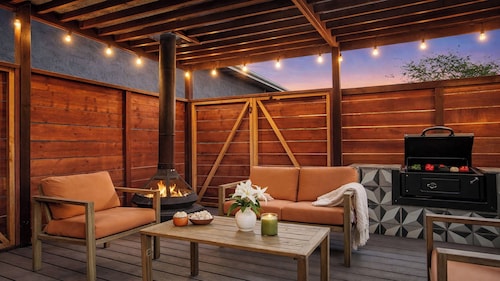 Hot Tub BBQ Island Outdoor Living Near San Diego Beaches Glidden Glow by Avantstay