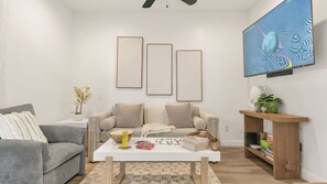 House (2 Bedrooms) | Interior - Hot Tub BBQ Island Outdoor Living Near San Diego Beaches Glidden Glow by Avantstay (San Diego)