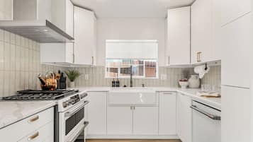 House (2 Bedrooms) | Private kitchen | Fridge, stovetop, dishwasher, cookware/dishes/utensils