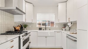 Ferienhaus (2 Bedrooms) | Eigene Küche | Kühlschrank, Herdplatte, Geschirrspüler, Kochgeschirr/Geschirr/Besteck