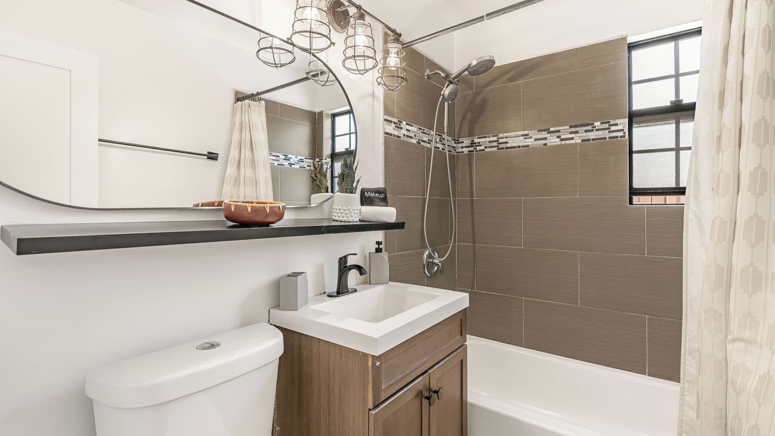 House (2 Bedrooms) | Bathroom