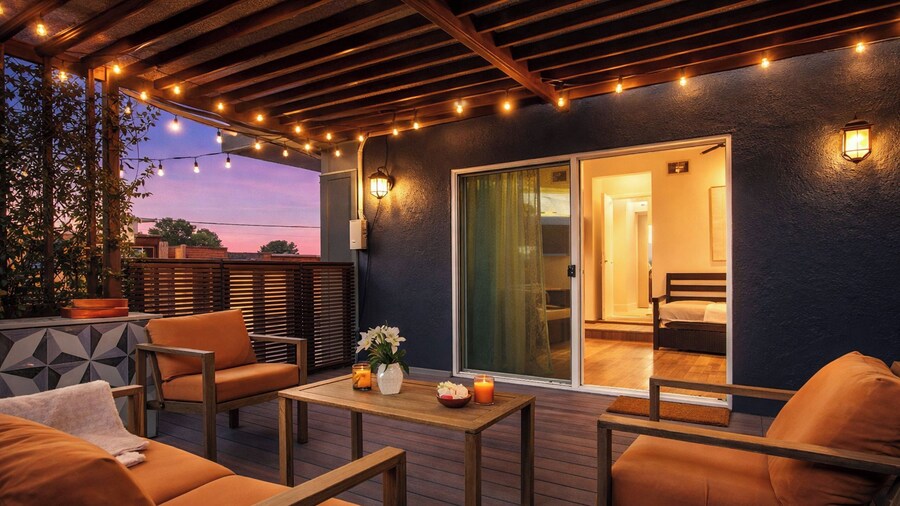 Hot Tub BBQ Island Outdoor Living Near San Diego Beaches Glidden Glow by Avantstay