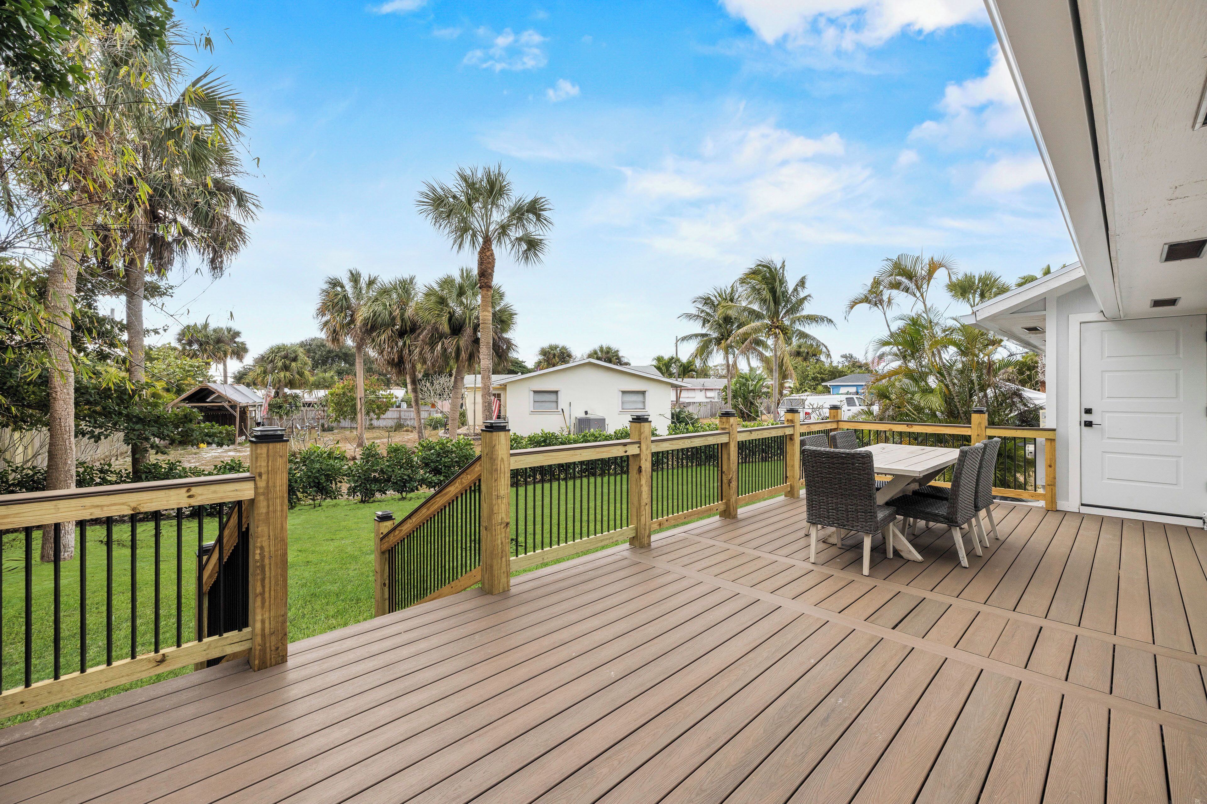 屋外ダイニングエリア