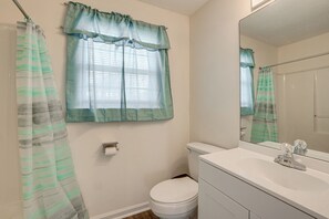 Towels - Family Home in Fountain Inn, 2 Mi to Main St! (Fountain Inn)
