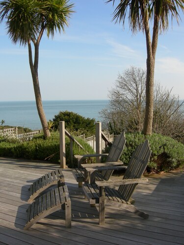 Gills Cliff House - a lovely home from home with far-reaching sea views