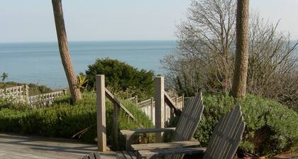 Gills Cliff House - a lovely home from home with far-reaching sea views