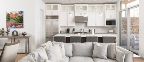 Televisión y chimenea