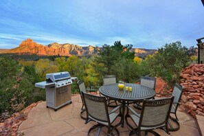 Outdoor dining - Sedona Adventure House | 180 Views, Hot Tub, Patio (Sedona)