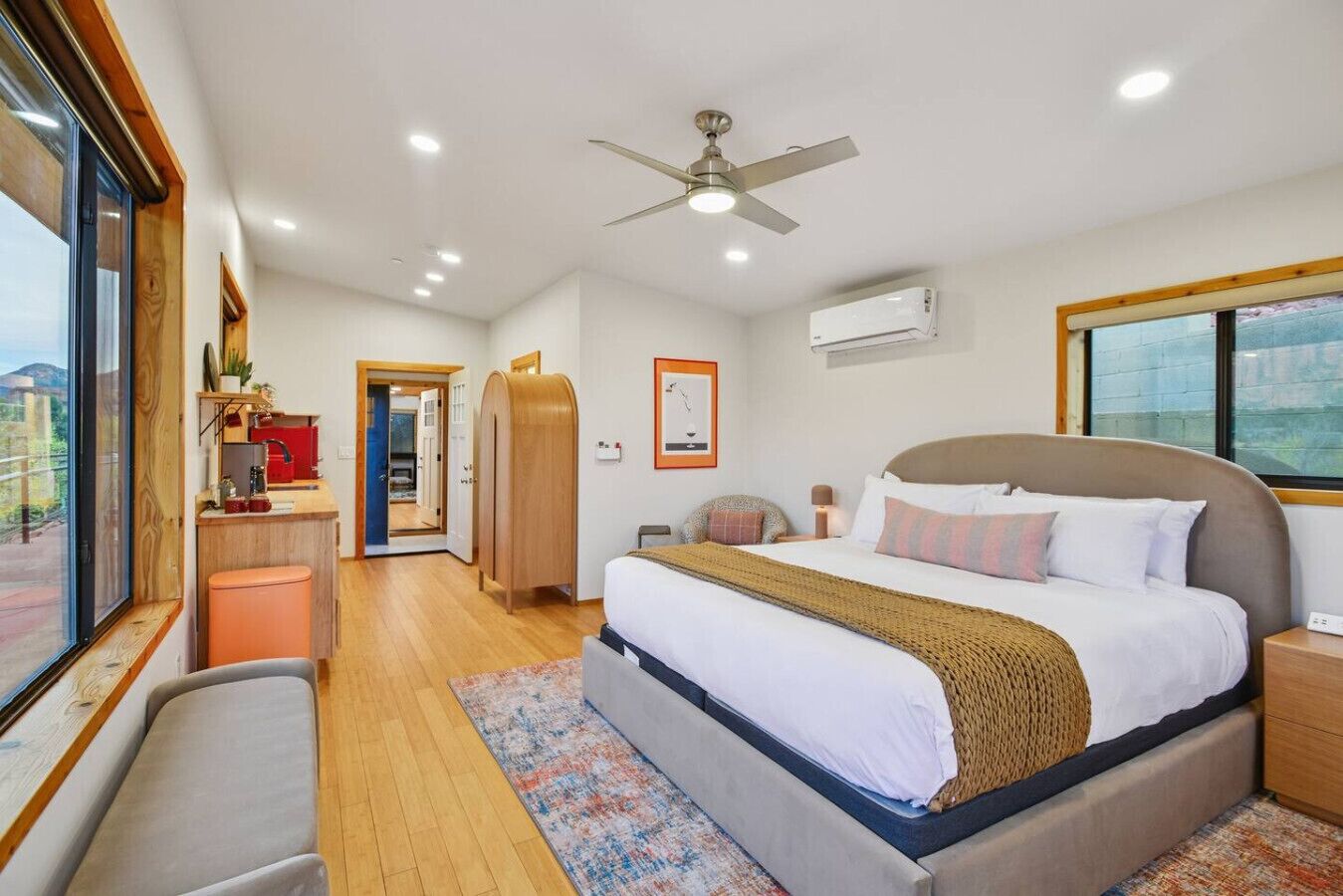 Strykejern/-brett, reiseseng for barn, wi-fi og sengetøy