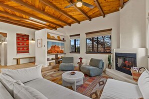 TV, fireplace, stereo, computer monitors - Desert Adobe with Heated Pool, Hot Tub, Firepit, Sauna (Sedona)
