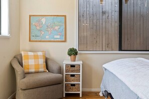 1 bedroom, travel cot, WiFi, bed sheets - Charming Uptown Sedona Guest House | Cozy Getaway (Sedona)