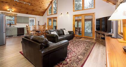 2BR + Loft Cabin—Firepit, Beach, Outdoor Patio, Near Lake George & Gore Mountain