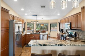 Fridge, microwave, oven, stovetop - Bell Rock | Pool, Spa (Sedona)
