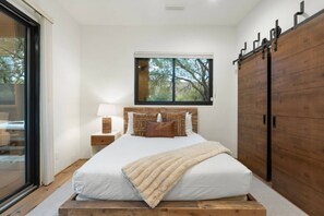 3 bedrooms, desk, iron/ironing board, travel crib - Emerald Escape | Heated Pool, Sauna, Spa, Views (Sedona)