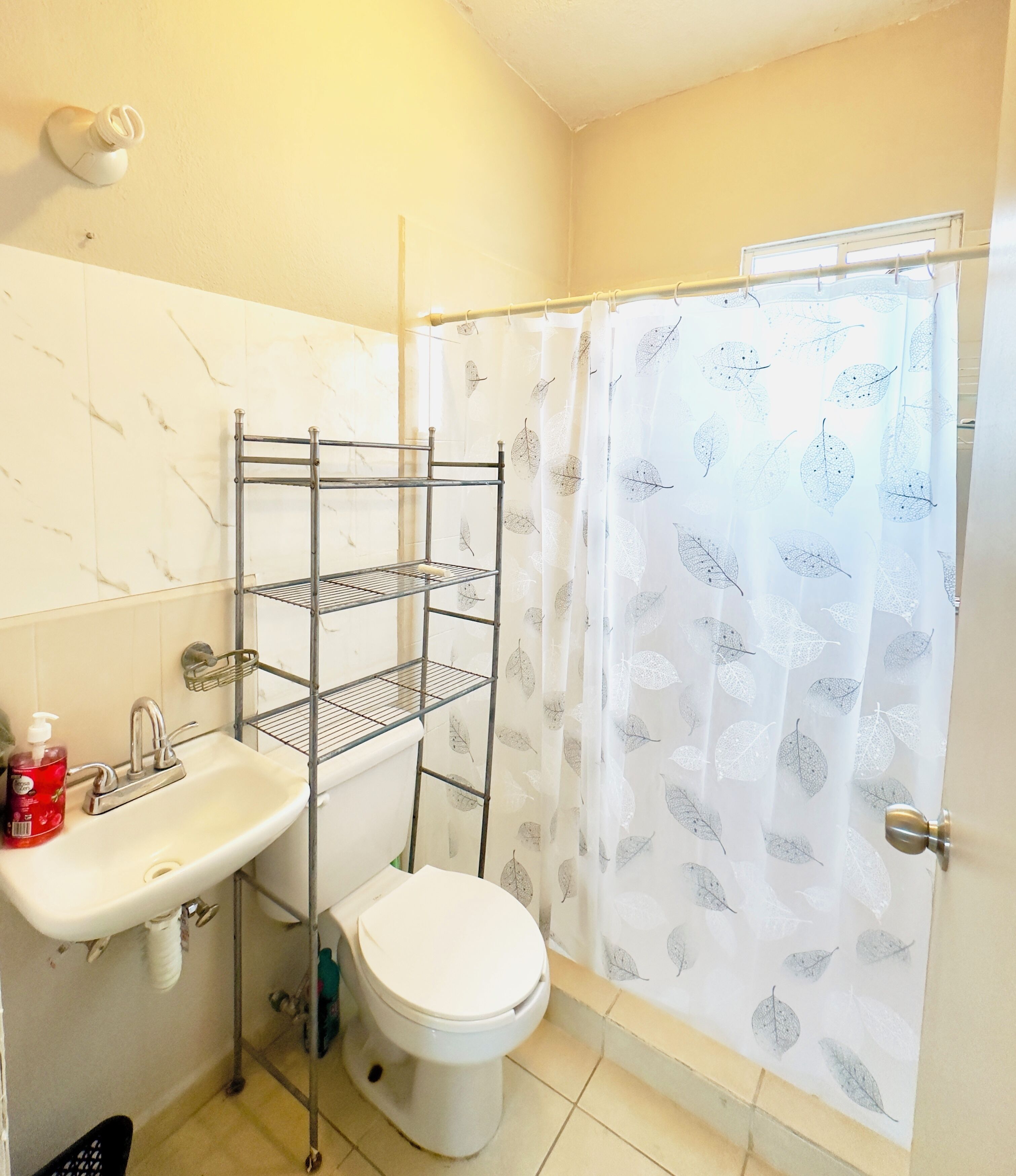 Dusche, Handtücher, Seife, Toilettenpapier