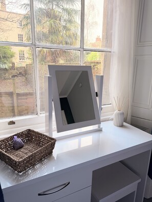 Interior - Prime location clifton  spacious 2 bed garden apartment opposite Bristol uni (Bristol)