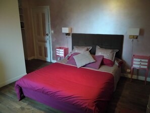 1 bedroom, WiFi, bed sheets - Le Relais des Capucines (Ydes)