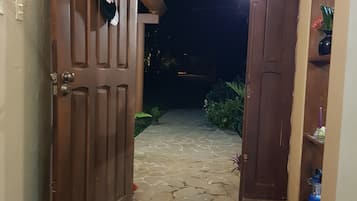 Familien-Ferienhaus, Blick auf den Innenhof | Innenbereich